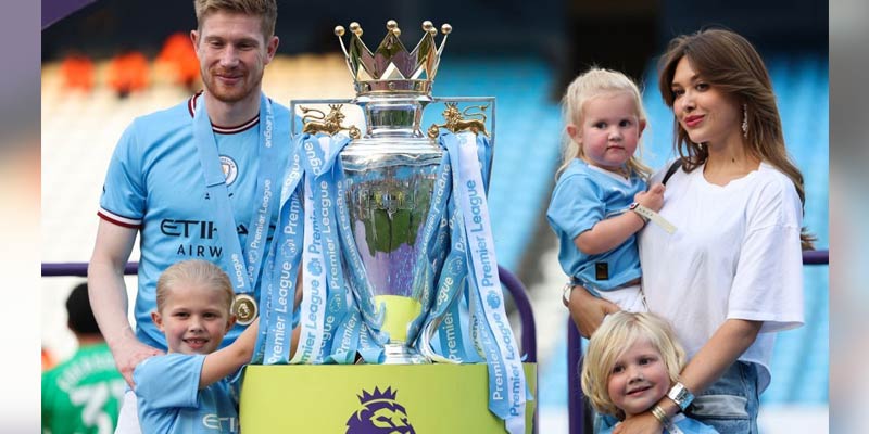 De Bruyne có cuộc sống viên mãn, hạnh phúc bên vợ và 3 đứa con kháu khỉnh