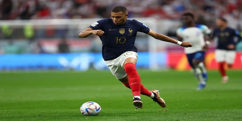 Kylian Mbappé - cầu thủ trẻ tuổi của Paris Saint-Germain 