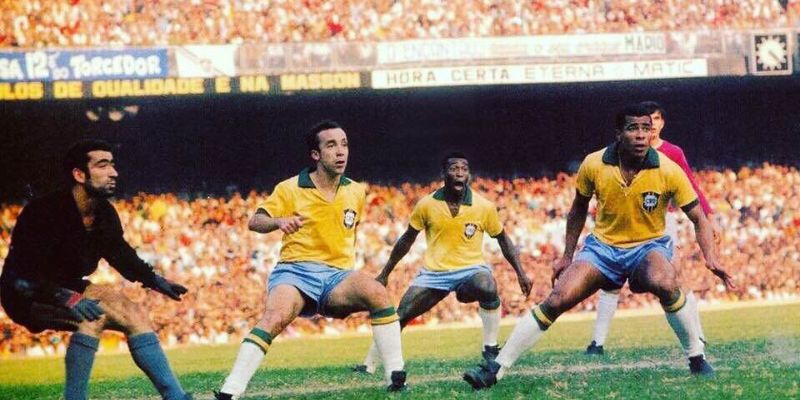 Tam tấu Brazil luong son vĩ đại nhất là bộ 3 Tostao - Pele - Jairzinho