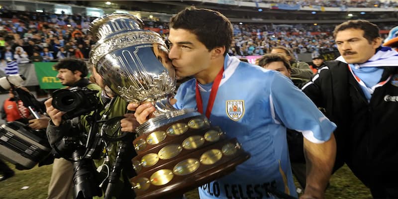 Luis Suarez chính thức từ giã sự nghiệp ở ĐTQG Uruguay